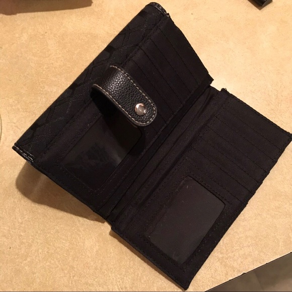 A cutie wallet not too big not too small 😜 - Picture 3 of 4